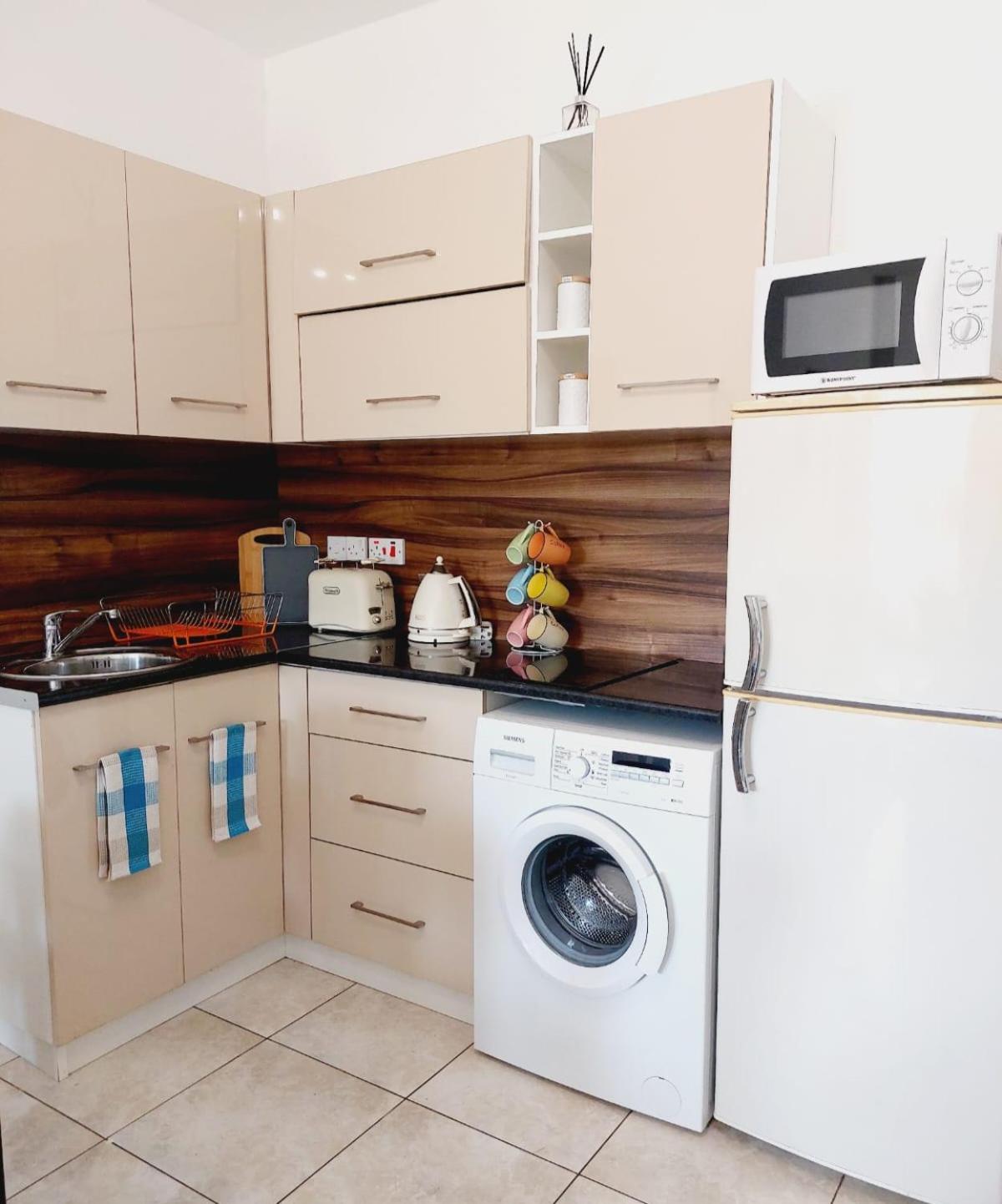 Joanne'S Cosy 1 Bdrm Apt Paphos Kültér fotó